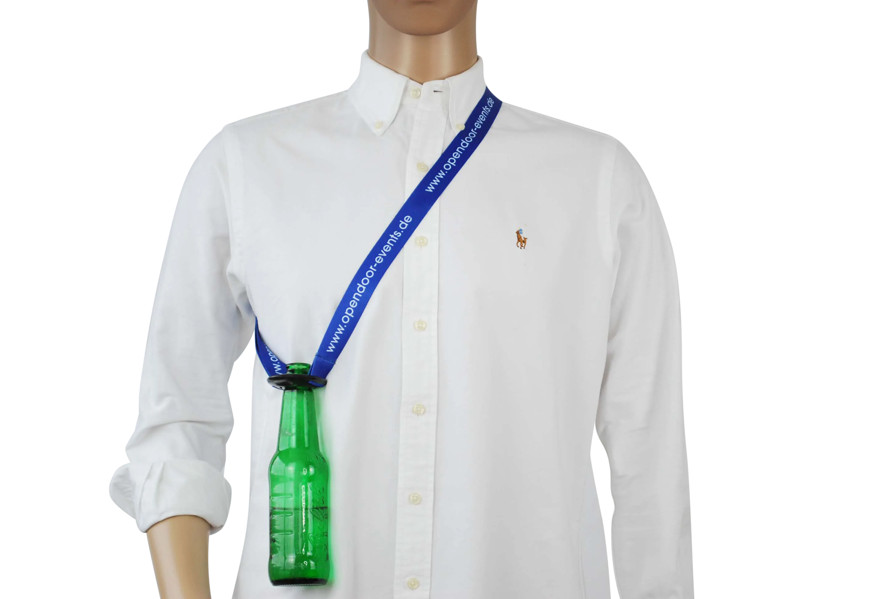 Ein Hemdträger mit einem grünen Flasche, die an einem blauen Lanyard um den Hals hängt.