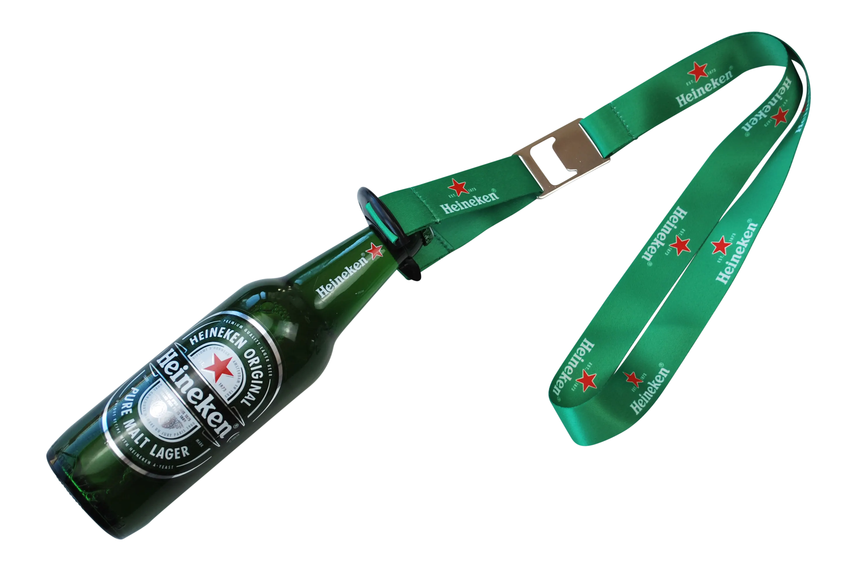 Eine Flasche Heineken mit einem grünen Trageband, das mit dem Logo der Marke bedruckt ist.