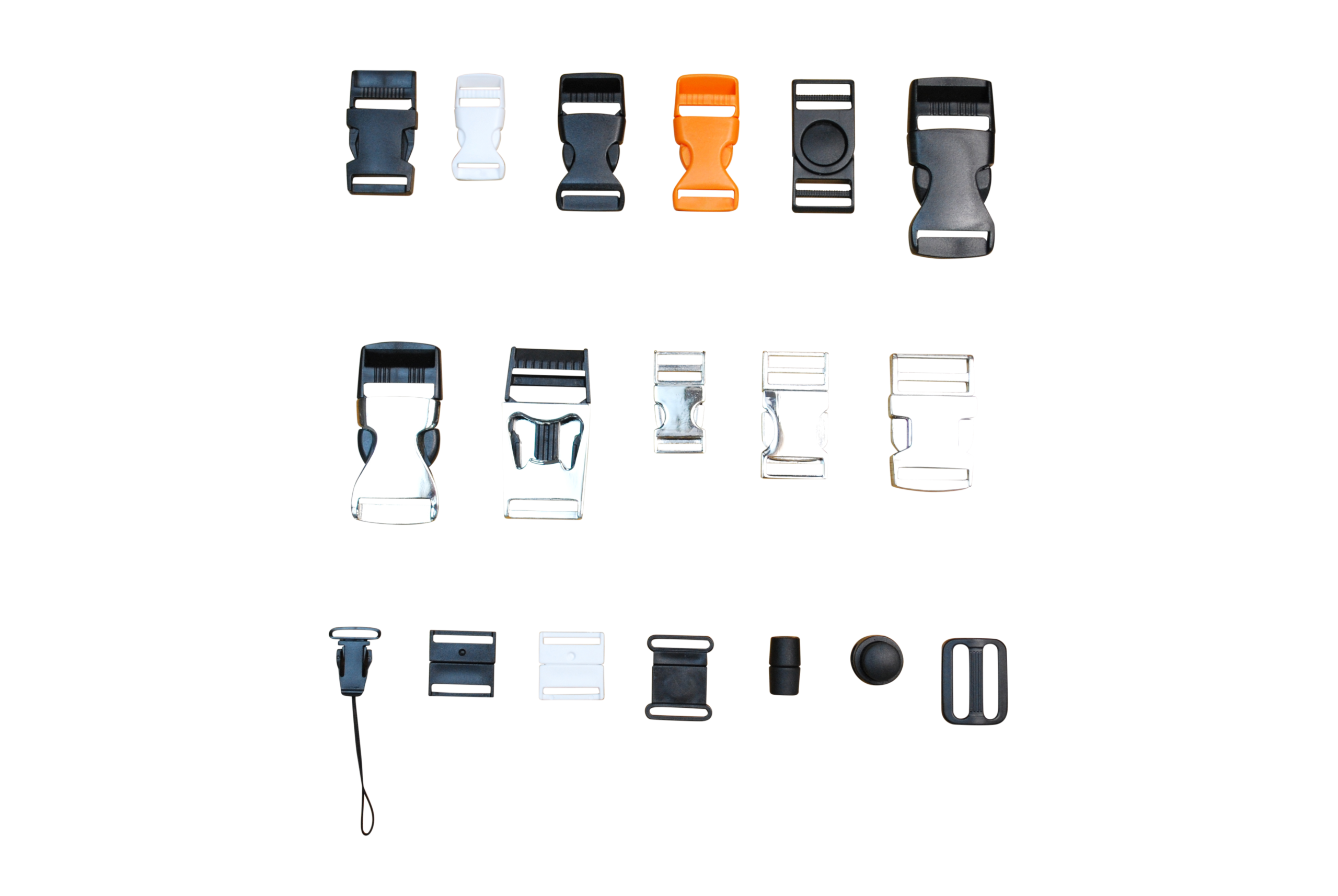 Eine Ansicht einer Vielzahl von Schnallen in verschiedenen Formen und Farben, geordnet in Reihen auf schwarzem Hintergrund.