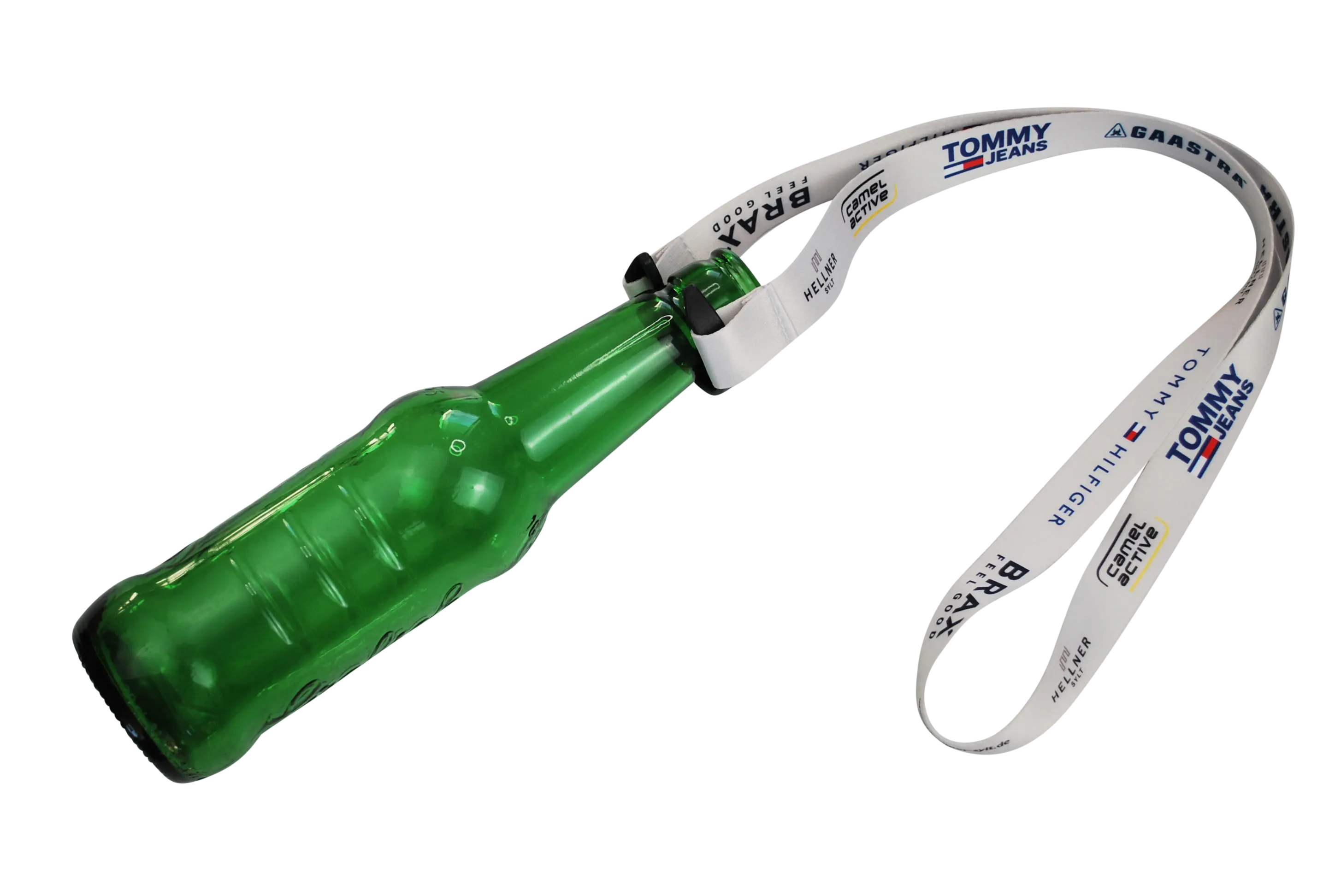 Grüne Flasche mit einem weißen, bedruckten Gurt, der zur Befestigung oder zum Tragen dient.
